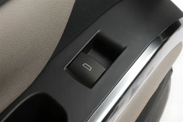 Door Trim Panel - GM (26533488) - view 3