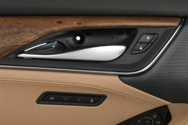 Door Trim Panel - GM (42903326) - view 2