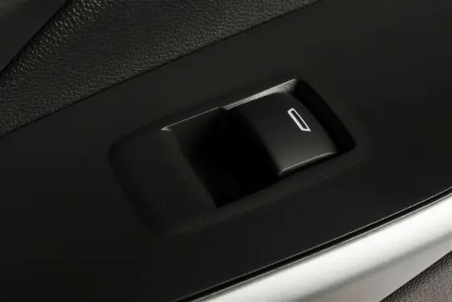 Door Trim Panel - GM (42914471) - view 10