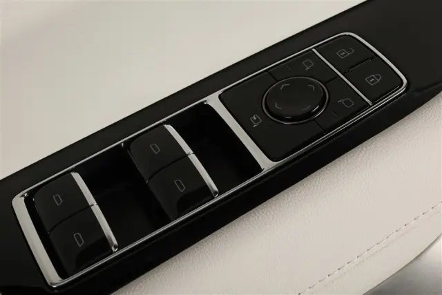 Door Trim Panel - GM (42929725) - view 10