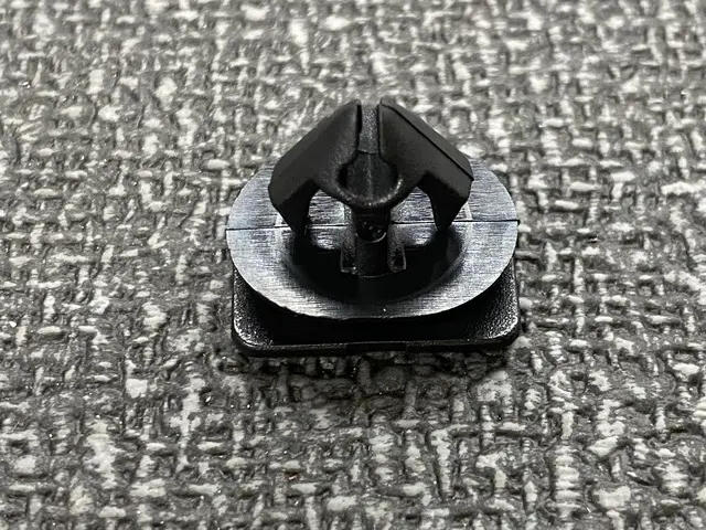 Molding Clip - Mopar (68067323AA) - view 4