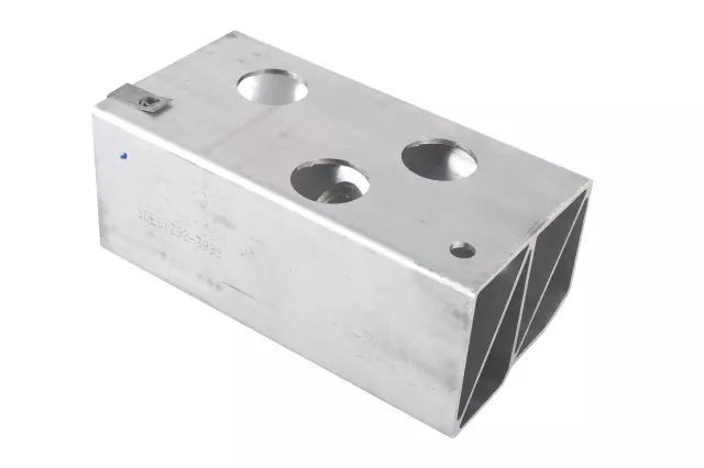 Bumper - GM (84128512) - view 2