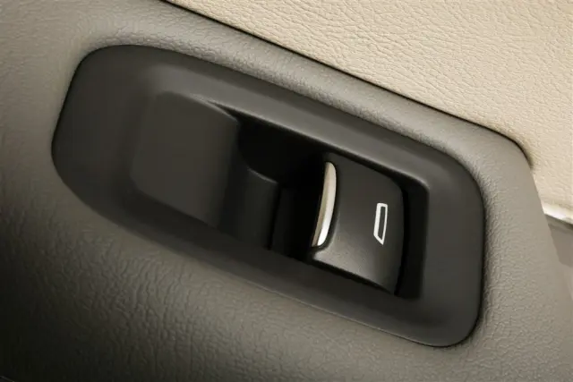 Door Trim Panel - GM (84502221) - view 10