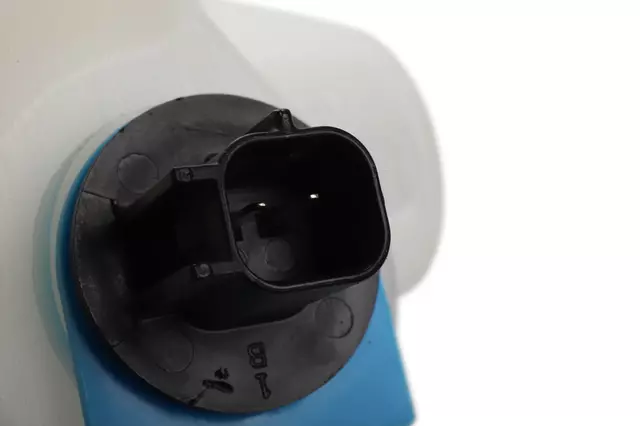 Windshield Washer Solvent Container - GM (84766304) - view 9