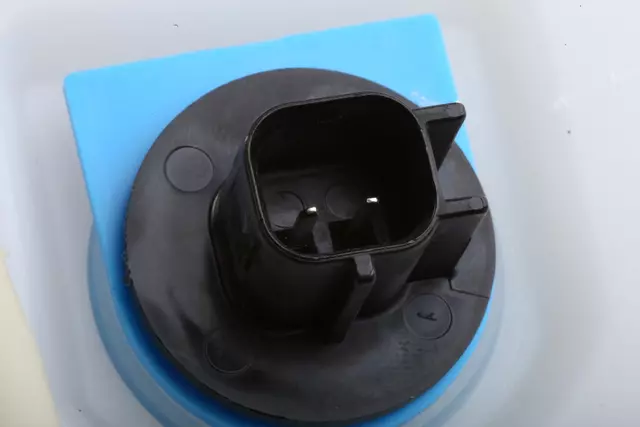 Windshield Washer Solvent Container - GM (84816822) - view 2