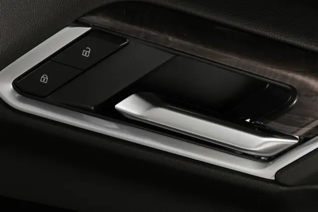 Door Trim Panel - GM (85019591) - view 2
