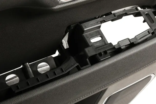 Door Trim Panel - GM (85700547) - view 9